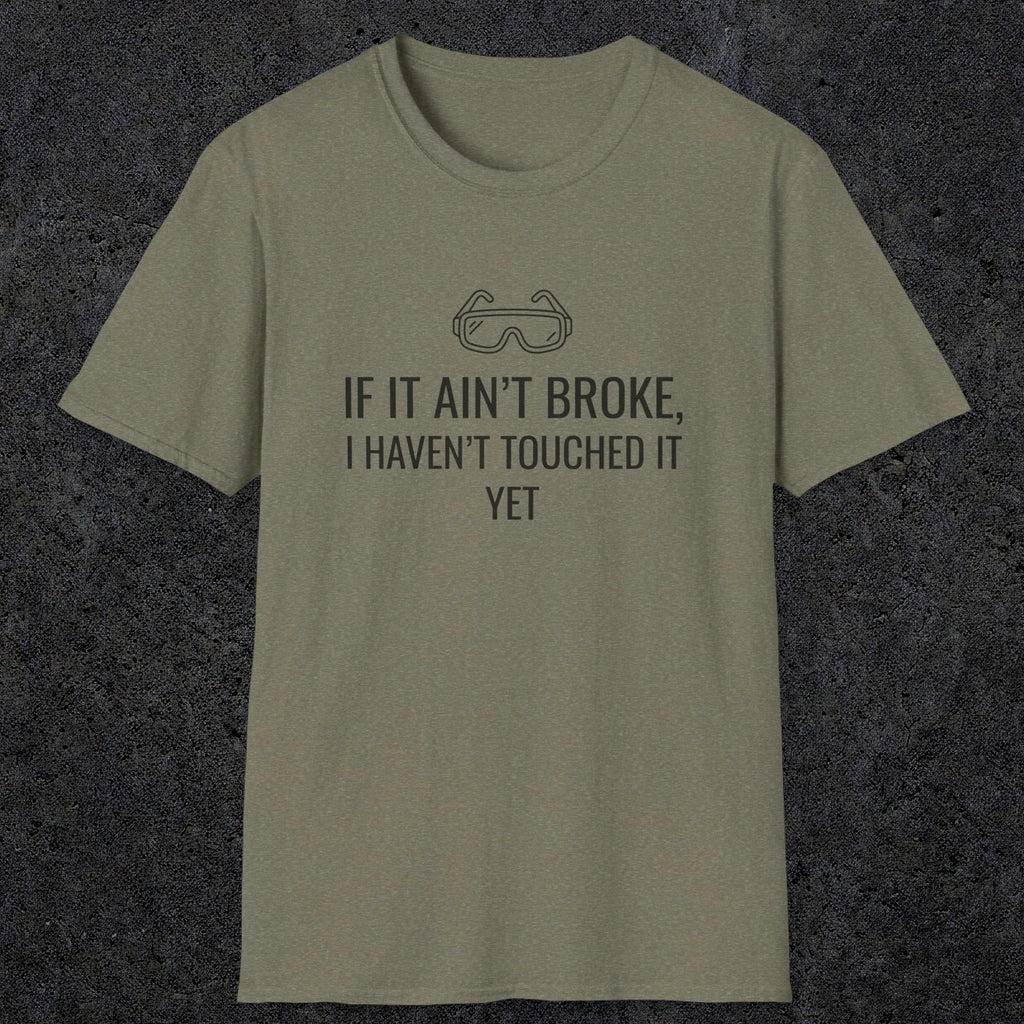 070 If it ain't broke I haven't touched it yet | Funny Dad T-Shirt | RustyDad