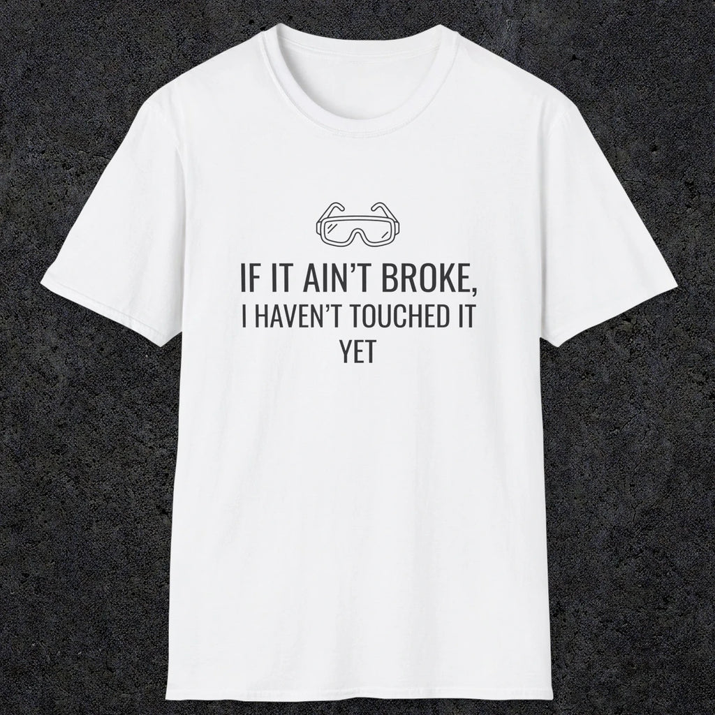 070 If it ain't broke I haven't touched it yet | Funny Dad T-Shirt | RustyDad